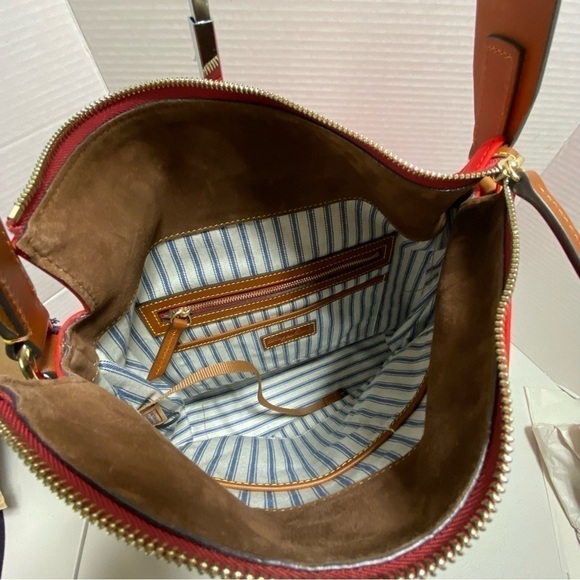BNWT Red Dooney and Bourke Canvas Sac With Leather Shoulder Strap and Trim - Picture 7 of 11